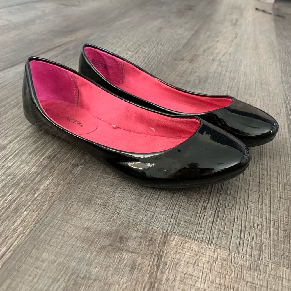 Simple black flats - Picture 2 of 3